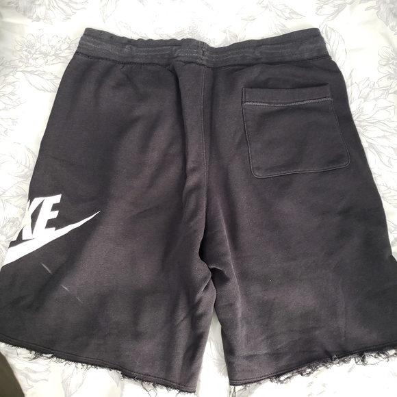 Size M Black Nike sweat shorts - Picture 3 of 4
